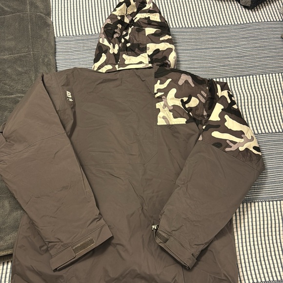 Excellent condition Bonfire snowboard/ski jacket size L - Picture 4 of 8